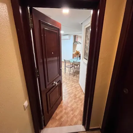 Gatu Elvira Junto Al Hospital Y Playa 2 Dormit Y 2 Banos, Preferente Mayores De 25 Anos Y Familias Apartment