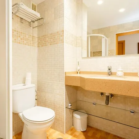 Apartment Gatu Elvira Junto Al Hospital Y Playa 2 Dormit Y 2 Banos, Preferente Mayores De 25 Anos Y Familias *