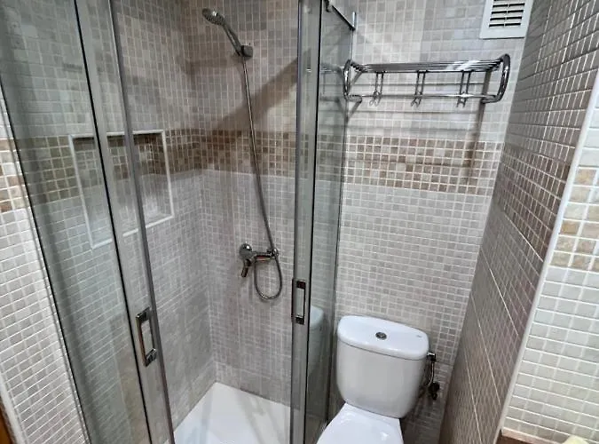 Gatu Elvira Junto Al Hospital Y Playa 2 Dormit Y 2 Banos, Preferente Mayores De 25 Anos Y Familias *