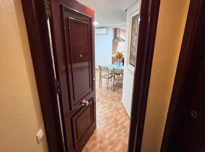 Gatu Elvira Junto Al Hospital Y Playa 2 Dormit Y 2 Banos, Preferente Mayores De 25 Anos Y Familias Apartment