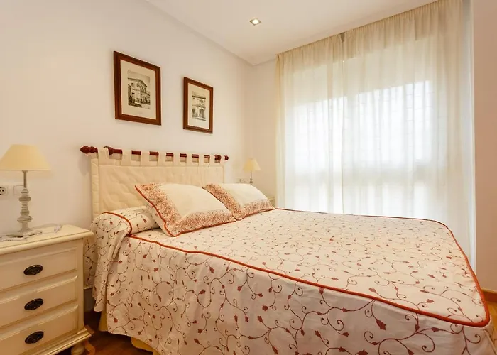 Apartment Gatu Elvira Junto Al Hospital Y Playa 2 Dormit Y 2 Banos, Preferente Mayores De 25 Anos Y Familias Cadiz