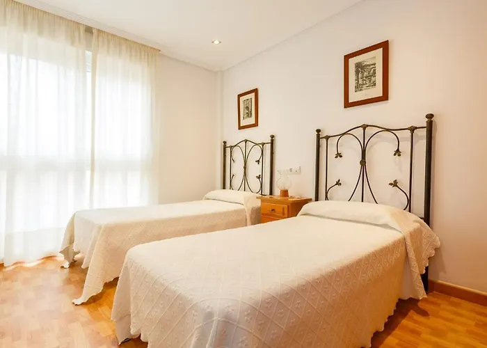 Apartment Gatu Elvira Junto Al Hospital Y Playa 2 Dormit Y 2 Banos, Preferente Mayores De 25 Anos Y Familias Cadiz