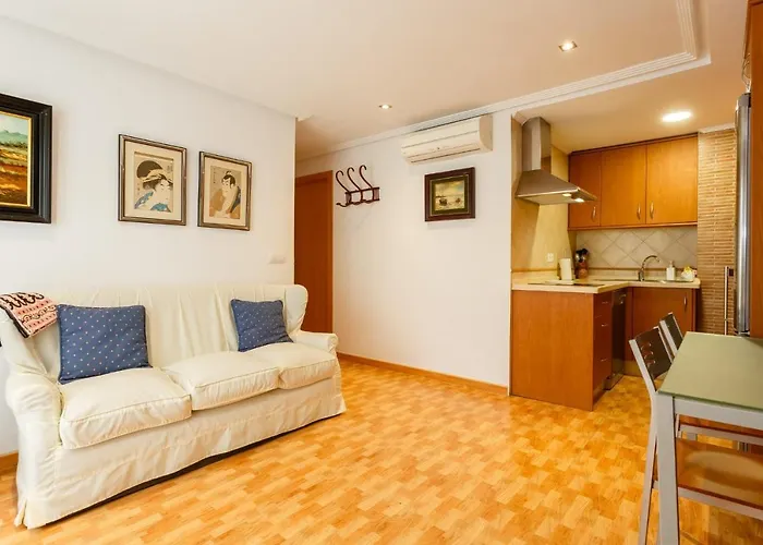 Apartment Gatu Elvira Junto Al Hospital Y Playa 2 Dormit Y 2 Banos, Preferente Mayores De 25 Anos Y Familias Cadiz