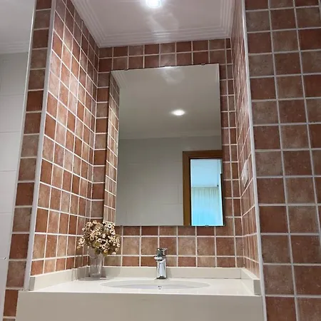 Gatu Elvira Junto Al Hospital Y Playa 2 Dormit Y 2 Banos, Preferente Mayores De 25 Anos Y Familias *