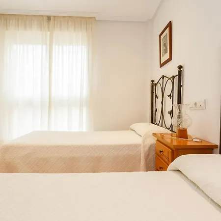 Gatu Elvira Junto Al Hospital Y Playa 2 Dormit Y 2 Banos, Preferente Mayores De 25 Anos Y Familias Apartment