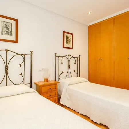 Gatu Elvira Junto Al Hospital Y Playa 2 Dormit Y 2 Banos, Preferente Mayores De 25 Anos Y Familias Cádiz