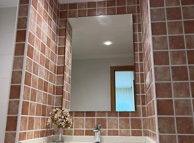 Gatu Elvira Junto Al Hospital Y Playa 2 Dormit Y 2 Banos, Preferente Mayores De 25 Anos Y Familias *