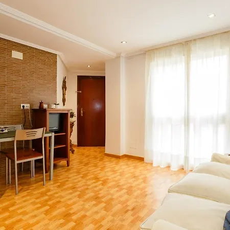 Gatu Elvira Junto Al Hospital Y Playa 2 Dormit Y 2 Banos, Preferente Mayores De 25 Anos Y Familias