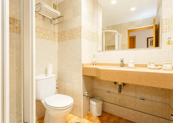 Apartment Gatu Elvira Junto Al Hospital Y Playa 2 Dormit Y 2 Banos, Preferente Mayores De 25 Anos Y Familias *