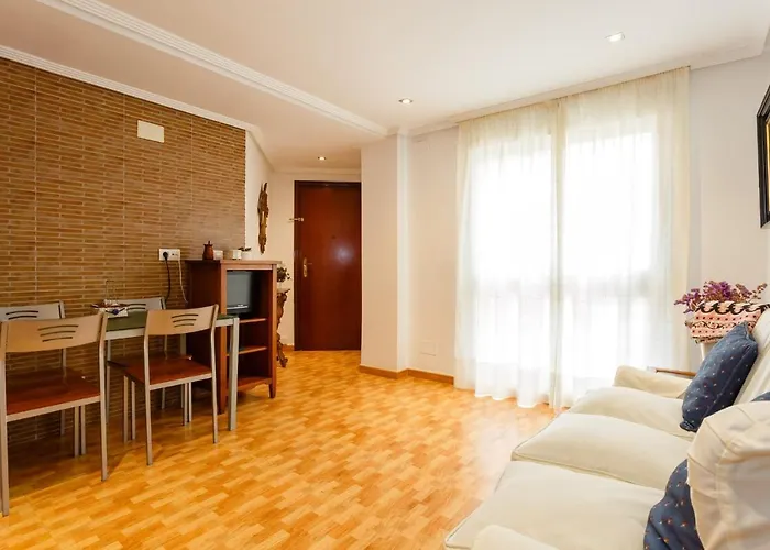 Gatu Elvira Junto Al Hospital Y Playa 2 Dormit Y 2 Banos, Preferente Mayores De 25 Anos Y Familias